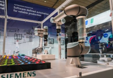 „Siemens“ skatina pramonės inovacijas pasitelkdama dirbtinį intelektą ir žaliąsias technologijas: išsami strateginio išdėstymo analizė iki 2025 m.